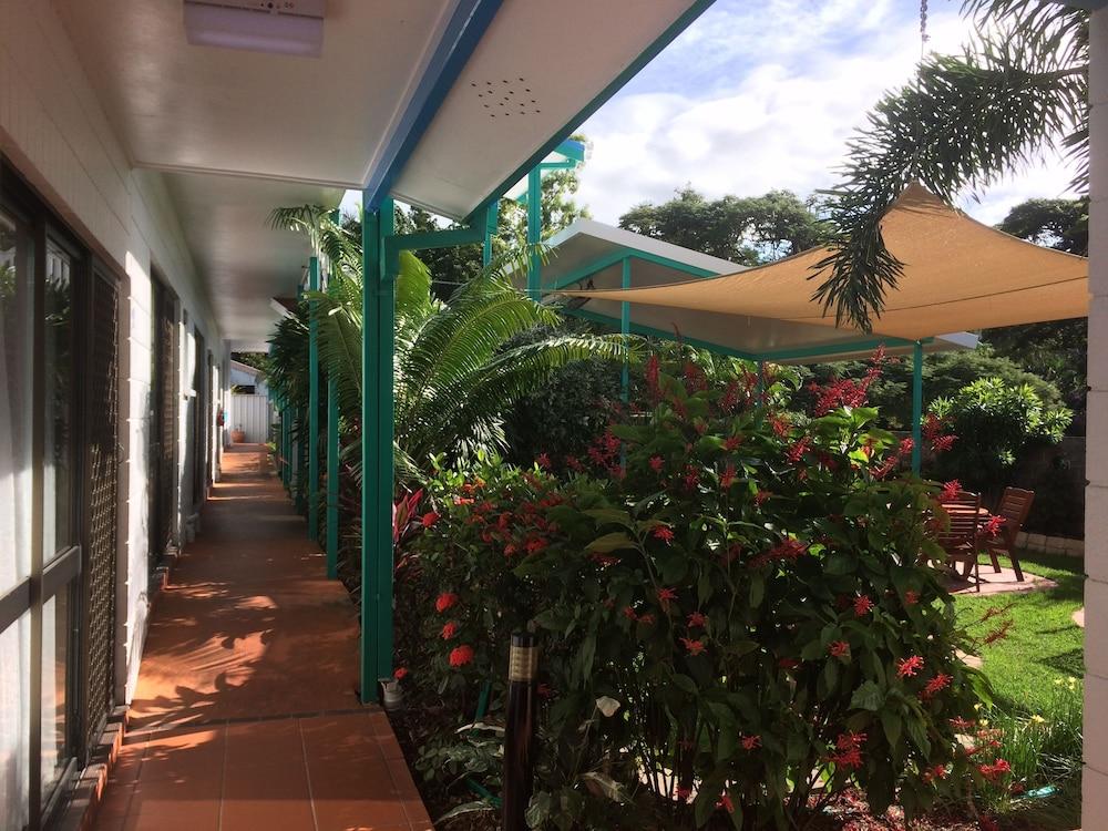 Tropical Palms Resort & 4Wd Hire Picnic Bay Exterior photo