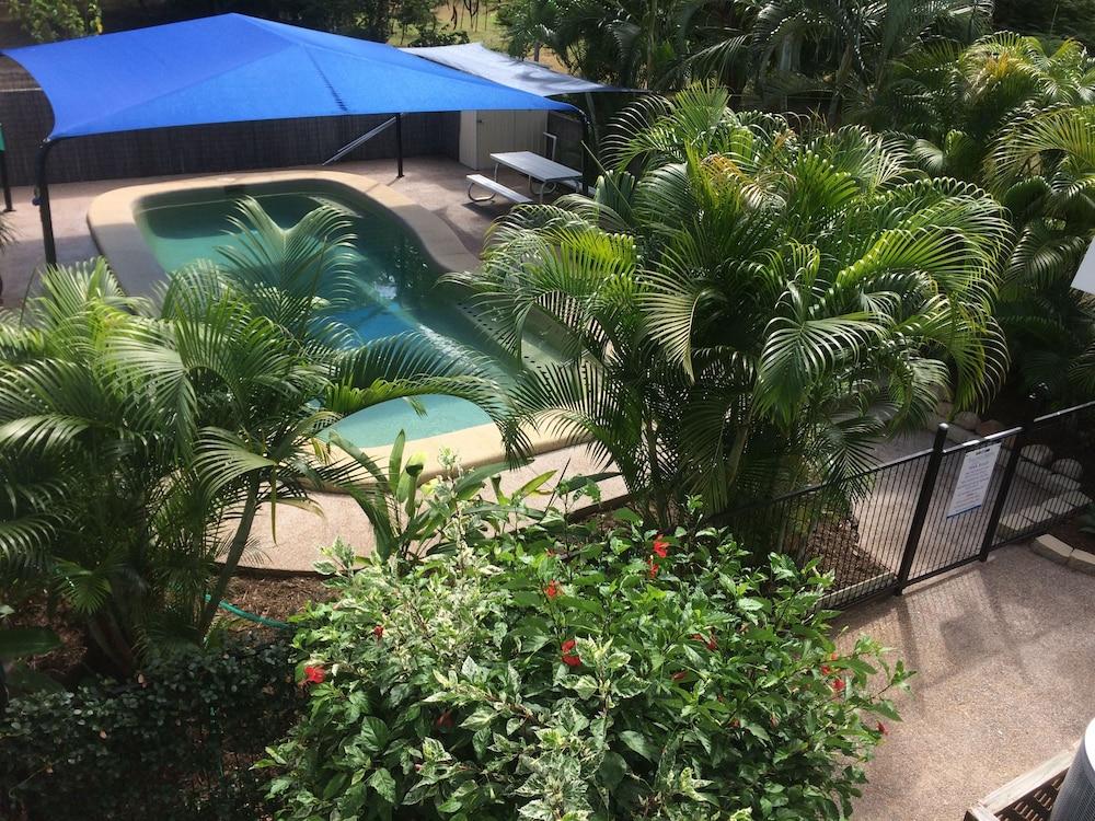 Tropical Palms Resort & 4Wd Hire Picnic Bay Exterior photo