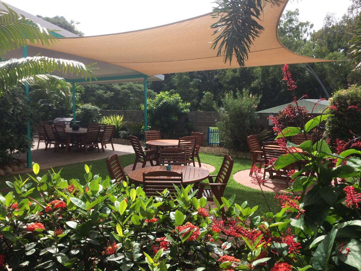 Tropical Palms Resort & 4Wd Hire Picnic Bay Exterior photo