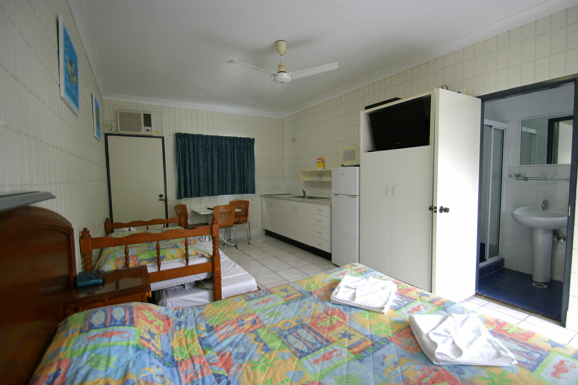 Tropical Palms Resort & 4Wd Hire Picnic Bay Exterior photo