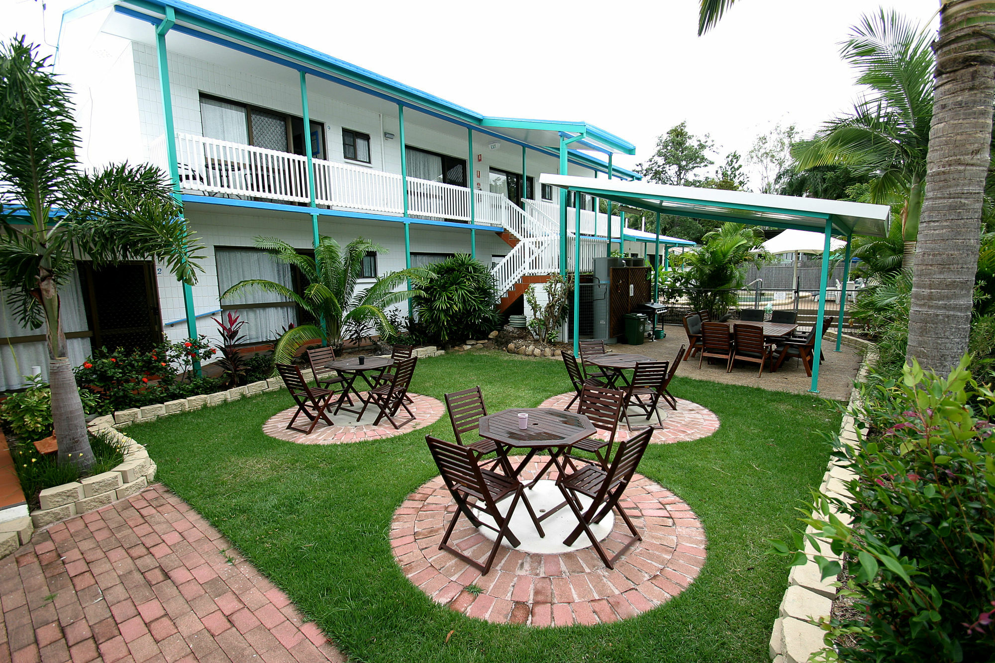 Tropical Palms Resort & 4Wd Hire Picnic Bay Exterior photo