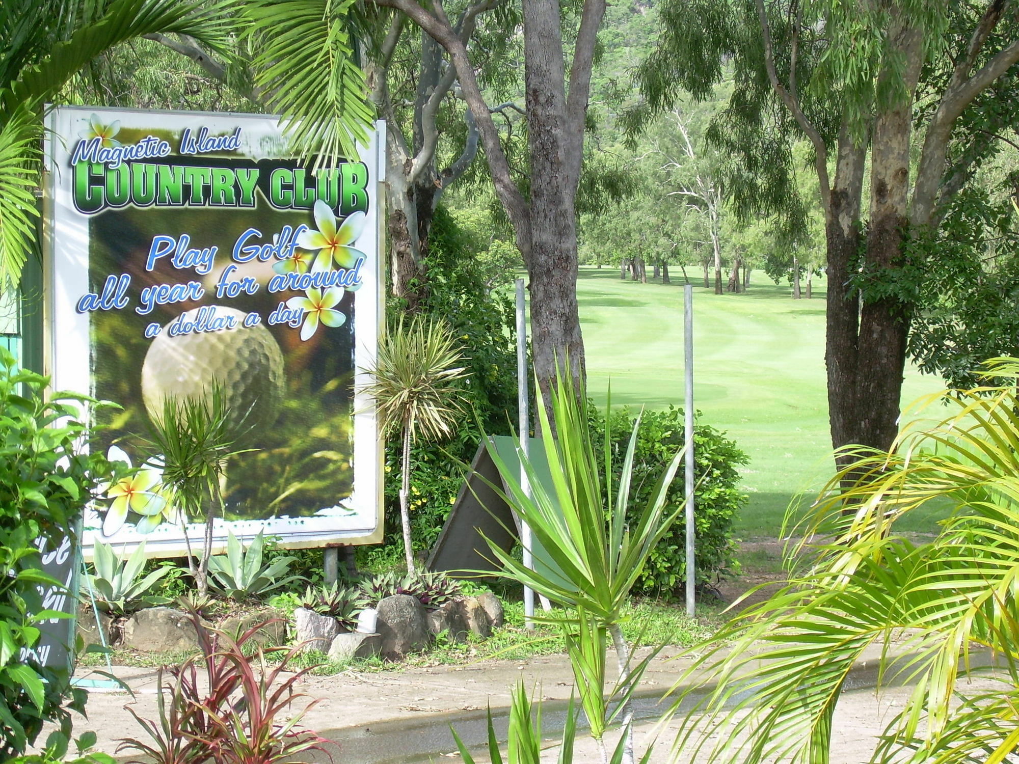 Tropical Palms Resort & 4Wd Hire Picnic Bay Exterior photo